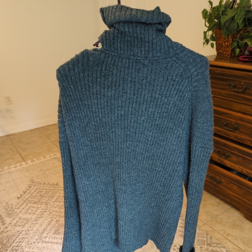 Oversized Ribbed Turtleneck - Picture 9 of 12